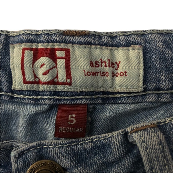 l.e.i. Low Rise Boot Cut Ashley Jeans Lightwash Spandex w/Whiskering SZ 5R - Picture 3 of 8